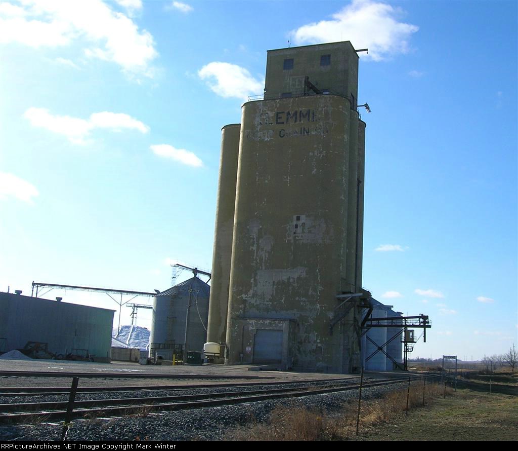 Klemme Coop Grain elevator.